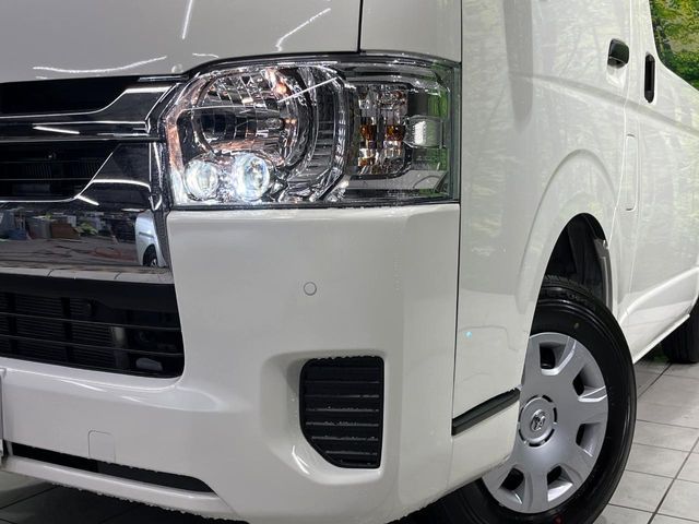 TOYOTA HIACE van 4WD 2025