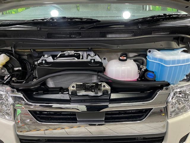 TOYOTA HIACE van 4WD 2025