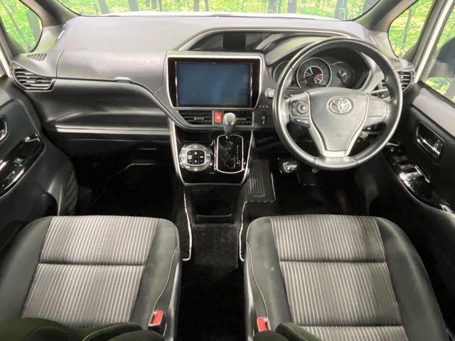 TOYOTA VOXY 4WD 2017