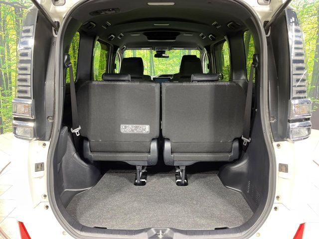 TOYOTA VOXY 4WD 2017