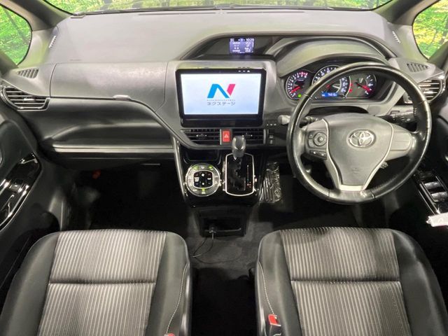 TOYOTA VOXY 4WD 2017