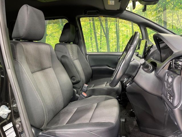 TOYOTA VOXY 4WD 2017