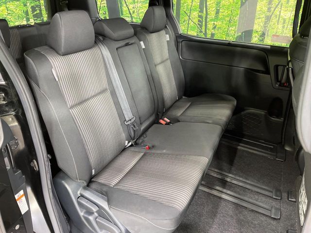 TOYOTA VOXY 4WD 2017