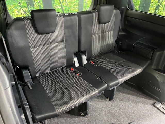 TOYOTA VOXY 4WD 2017