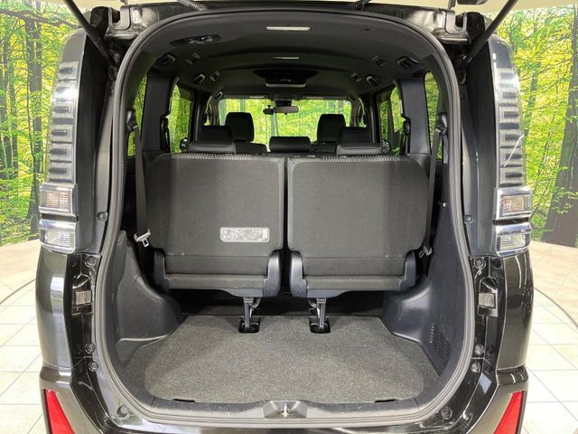 TOYOTA VOXY 4WD 2017