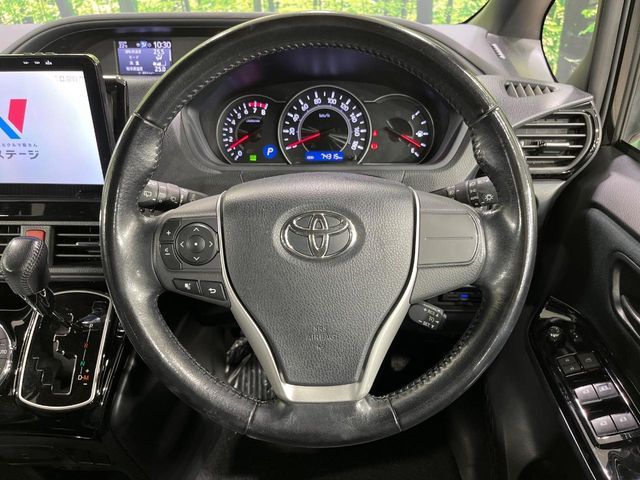 TOYOTA VOXY 4WD 2017