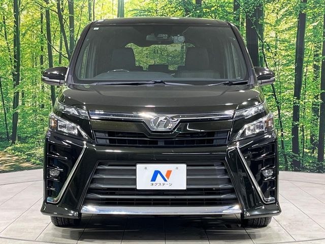 TOYOTA VOXY 4WD 2017