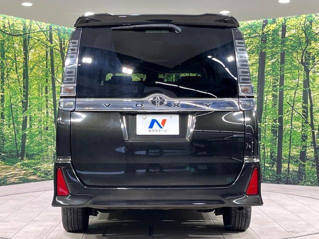 TOYOTA VOXY 4WD 2017