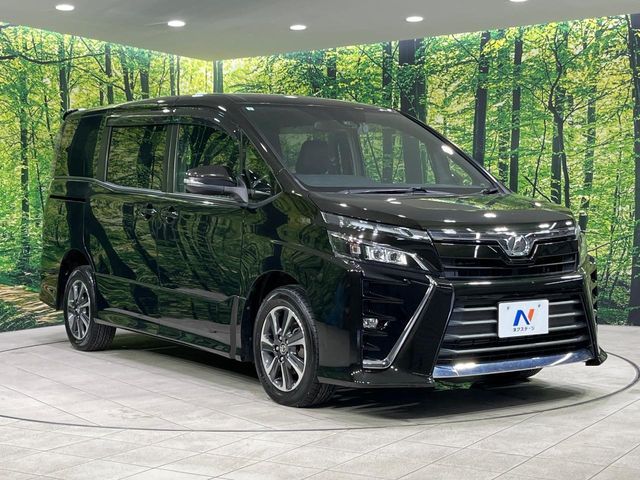 TOYOTA VOXY 4WD 2017