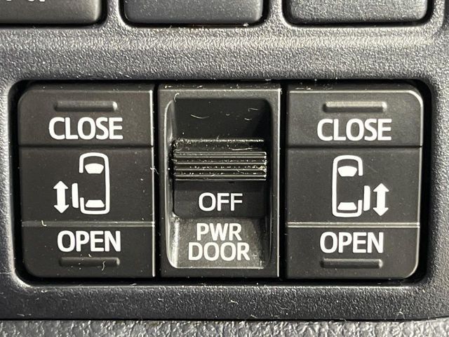 TOYOTA VOXY 4WD 2019