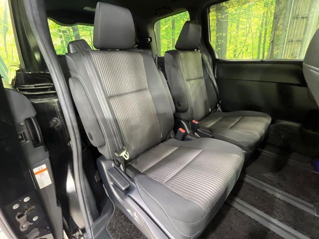 TOYOTA VOXY 4WD 2019