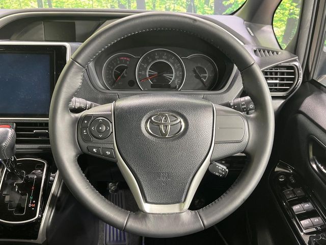 TOYOTA VOXY 4WD 2019