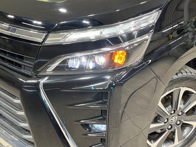 TOYOTA VOXY 4WD 2019