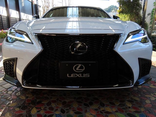 TOYOTA LEXUS LS500h 2024