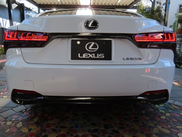 TOYOTA LEXUS LS500h 2024