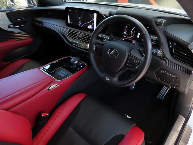 TOYOTA LEXUS LS500h 2024