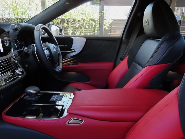 TOYOTA LEXUS LS500h 2024