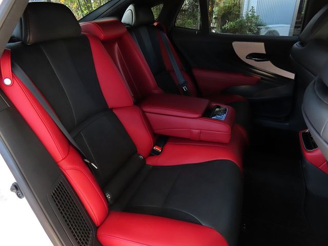 TOYOTA LEXUS LS500h 2024