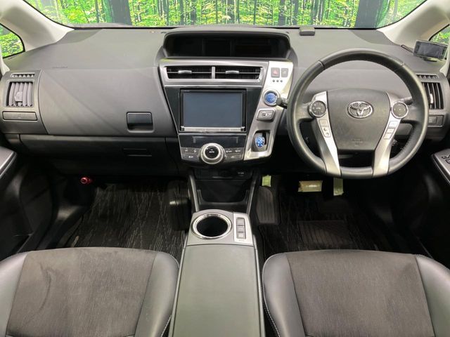 TOYOTA PRIUS Alpha 2015
