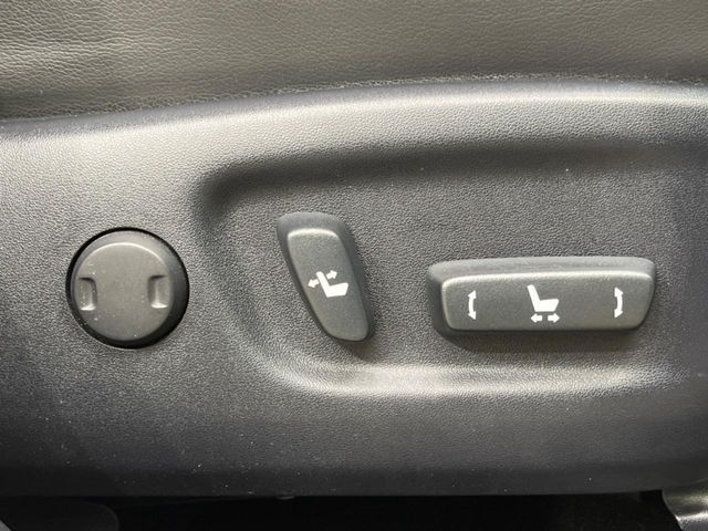 TOYOTA PRIUS Alpha 2015