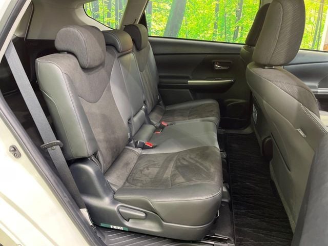 TOYOTA PRIUS Alpha 2015