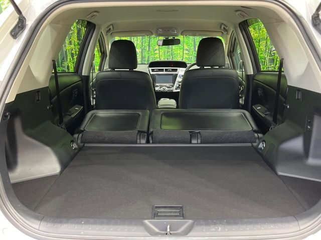 TOYOTA PRIUS Alpha 2015