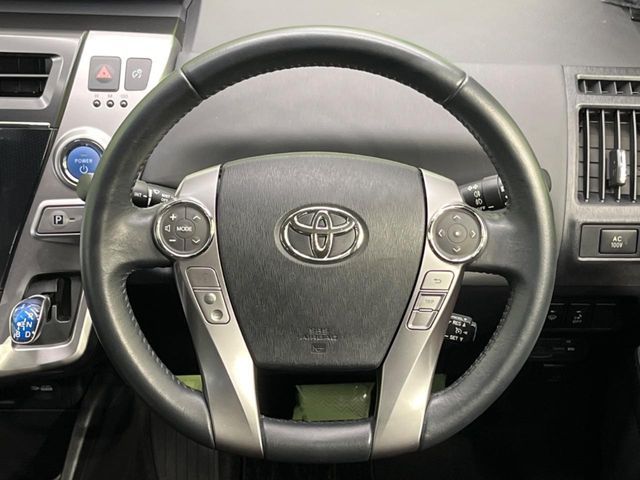 TOYOTA PRIUS Alpha 2015