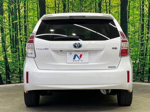 TOYOTA PRIUS Alpha 2015