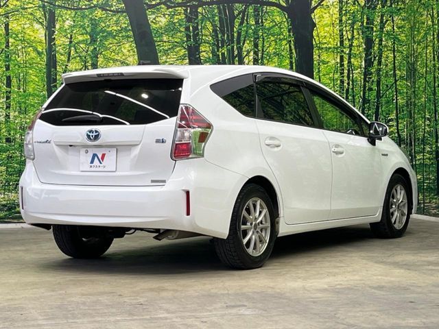 TOYOTA PRIUS Alpha 2015