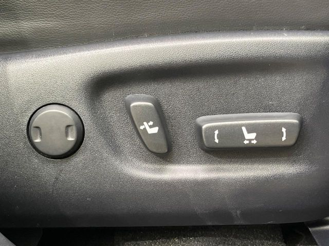 TOYOTA PRIUS Alpha 2015