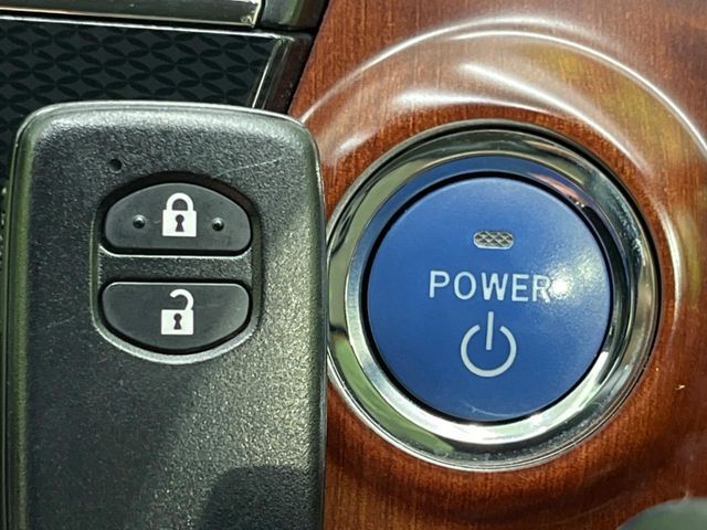 TOYOTA PRIUS Alpha 2015