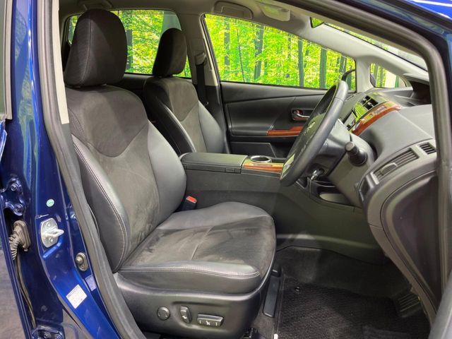 TOYOTA PRIUS Alpha 2015