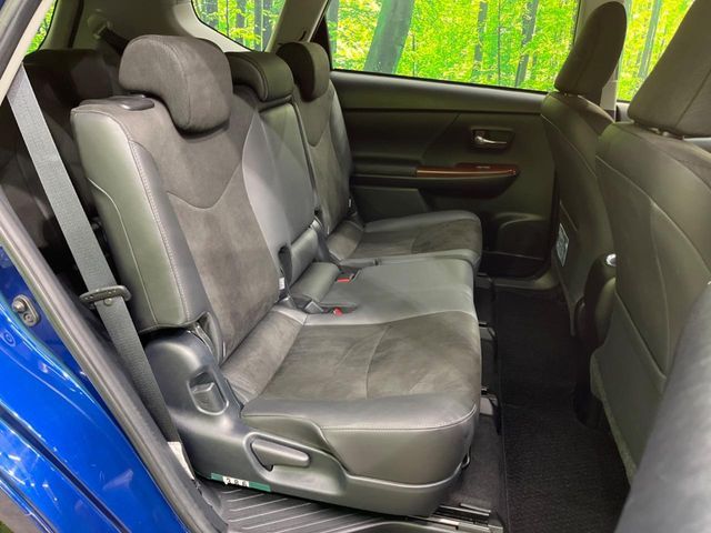 TOYOTA PRIUS Alpha 2015