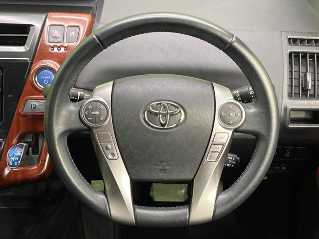 TOYOTA PRIUS Alpha 2015