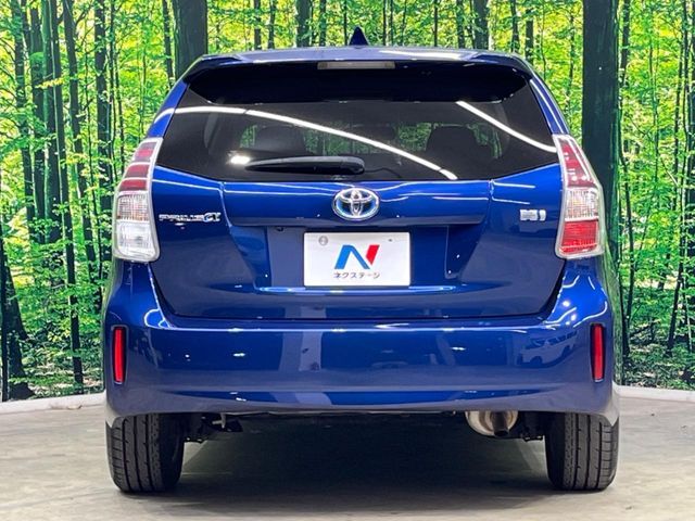 TOYOTA PRIUS Alpha 2015