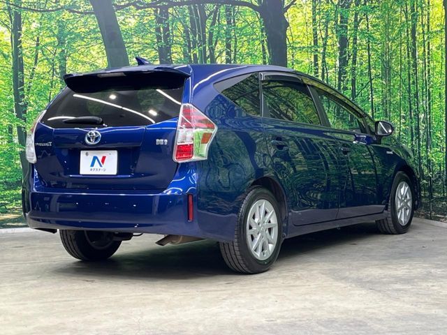 TOYOTA PRIUS Alpha 2015