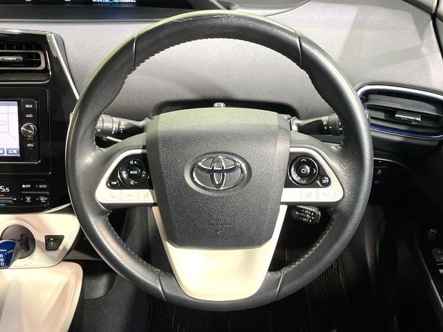 TOYOTA PRIUS 2017