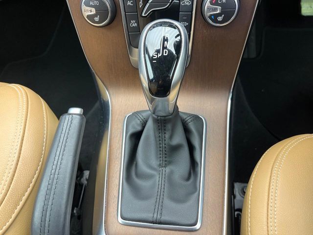 VOLVO VOLVO V40 CROSS COUNTRY 2017