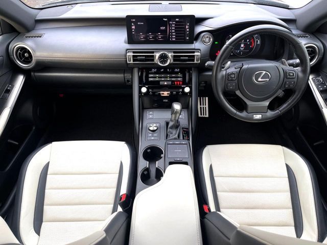 TOYOTA LEXUS IS350 2021