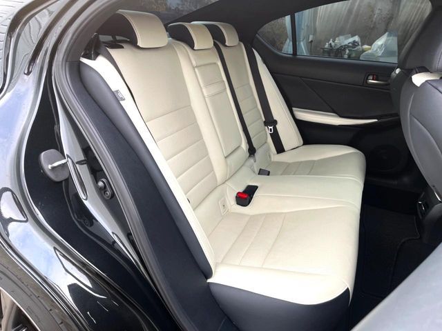 TOYOTA LEXUS IS350 2021