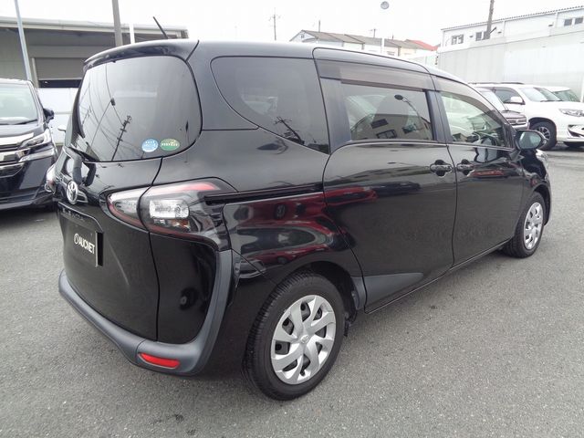 TOYOTA SIENTA 2016