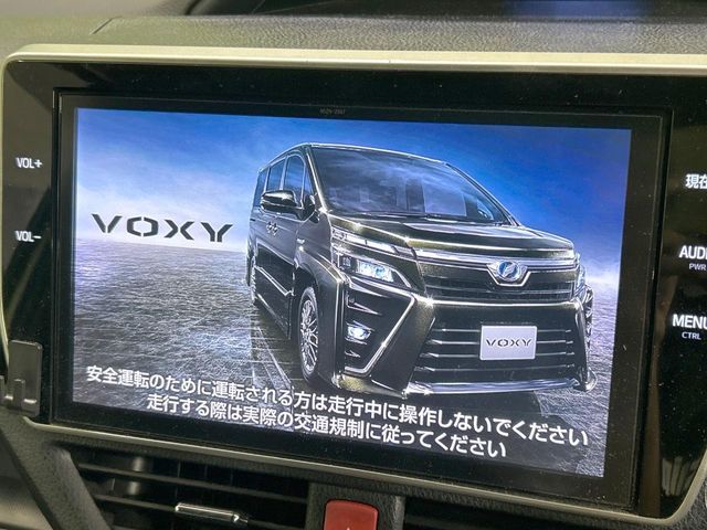 TOYOTA VOXY HYBRID 2017