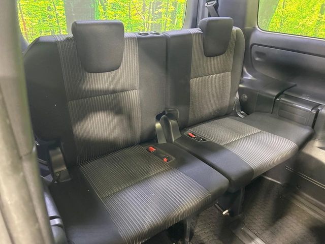 TOYOTA VOXY HYBRID 2017