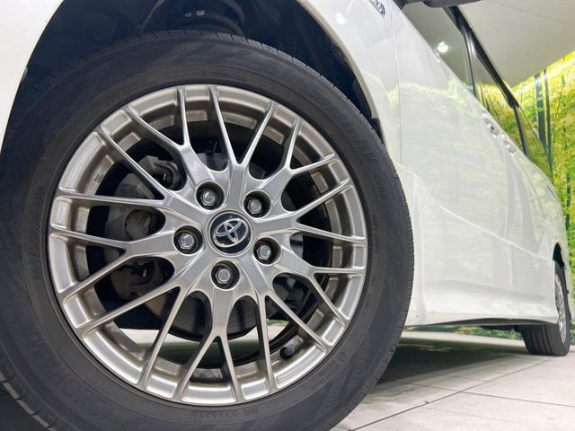 TOYOTA VOXY HYBRID 2017