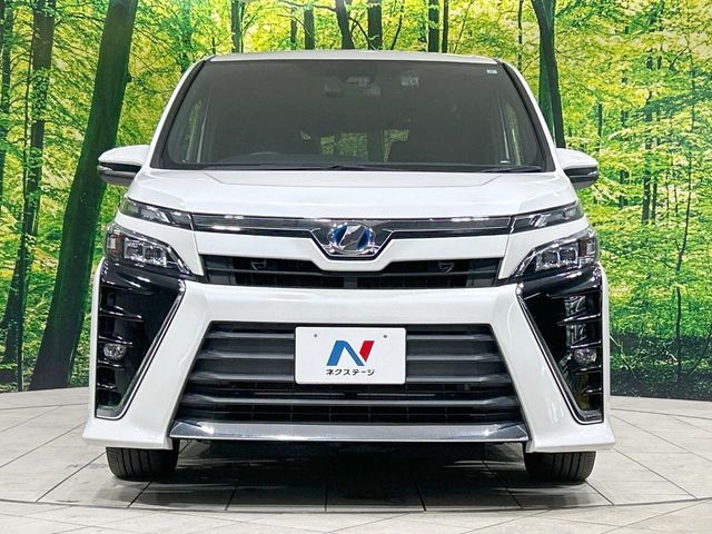 TOYOTA VOXY HYBRID 2017