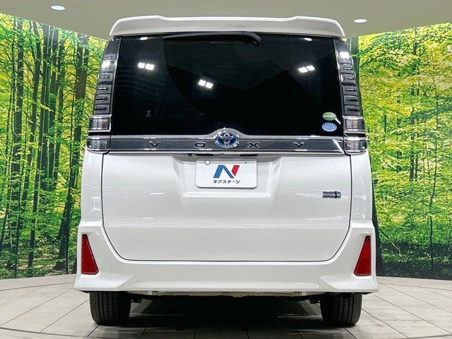 TOYOTA VOXY HYBRID 2017