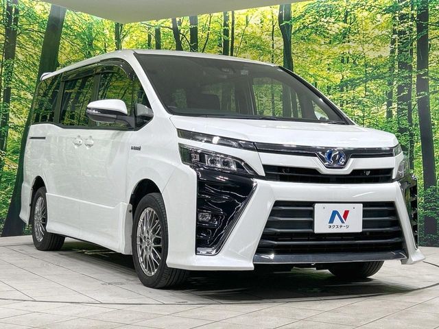 TOYOTA VOXY HYBRID 2017