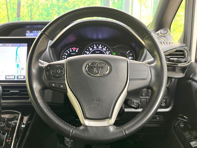 TOYOTA VOXY 2017
