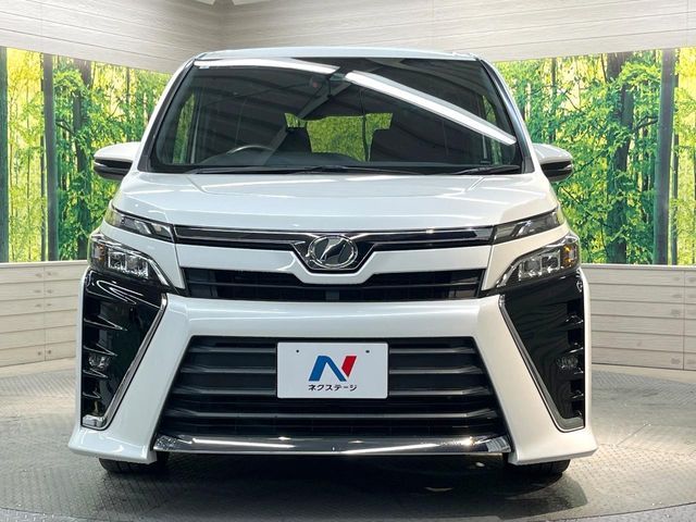 TOYOTA VOXY 2017