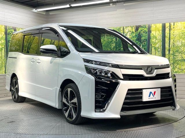TOYOTA VOXY 2017